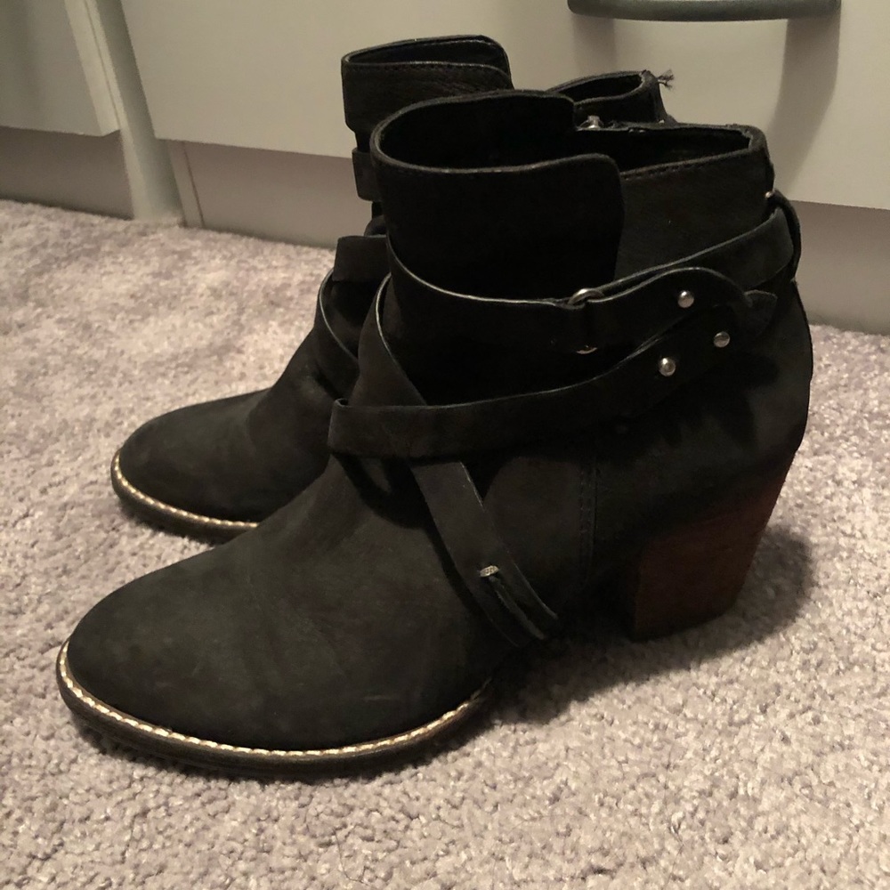Sam Edelman black booties